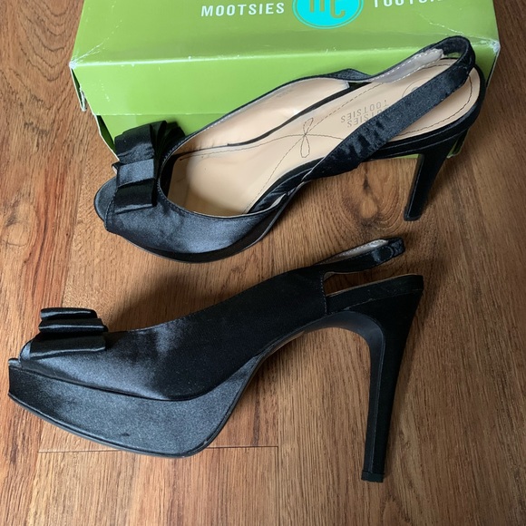 Mootsies Tootsies Moimani Black Satin Heels with Bow - Picture 3 of 7
